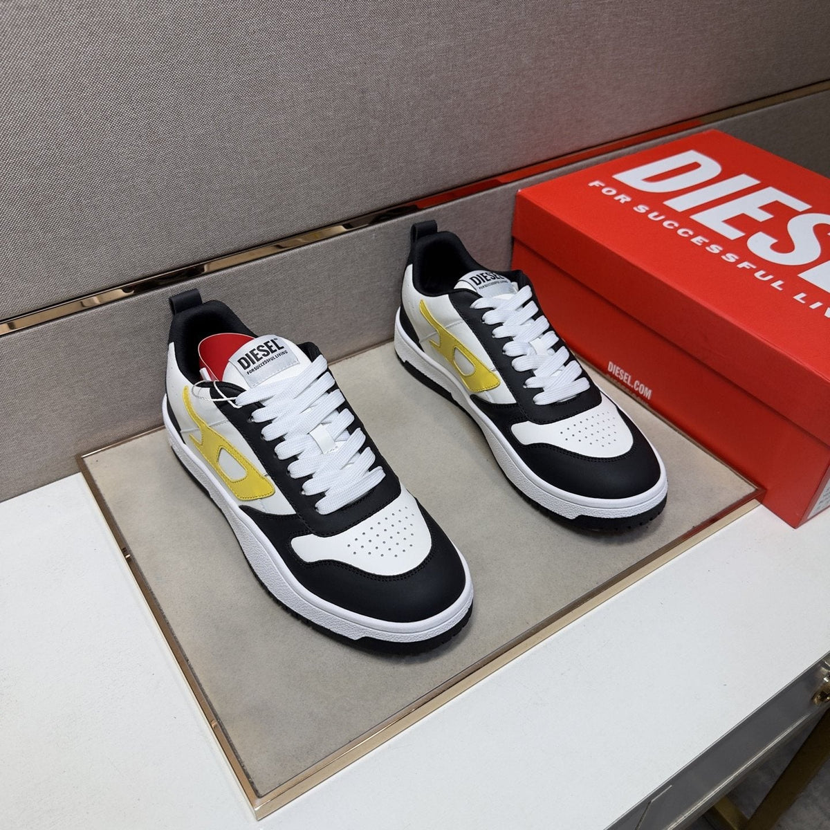 Diesel Panel Low-Top Sneakers — front