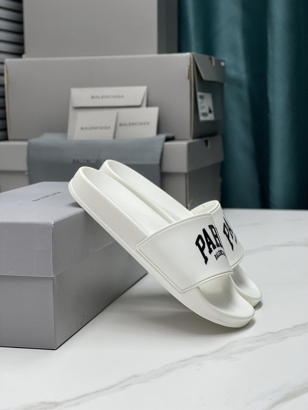 Balenciaga Contrast Lettered Slide Sandals — side