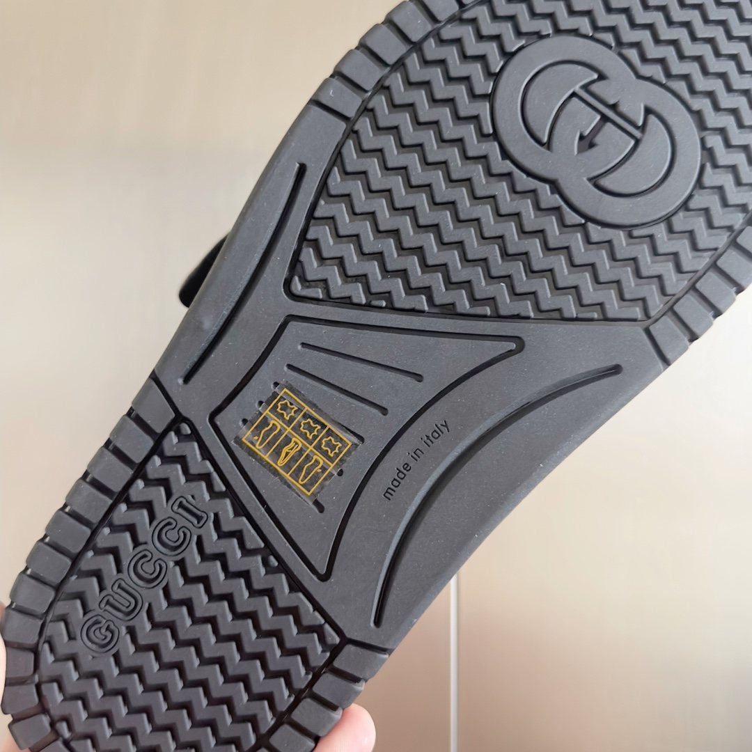 Gucci Beige Monogram Slide Sandals — detail