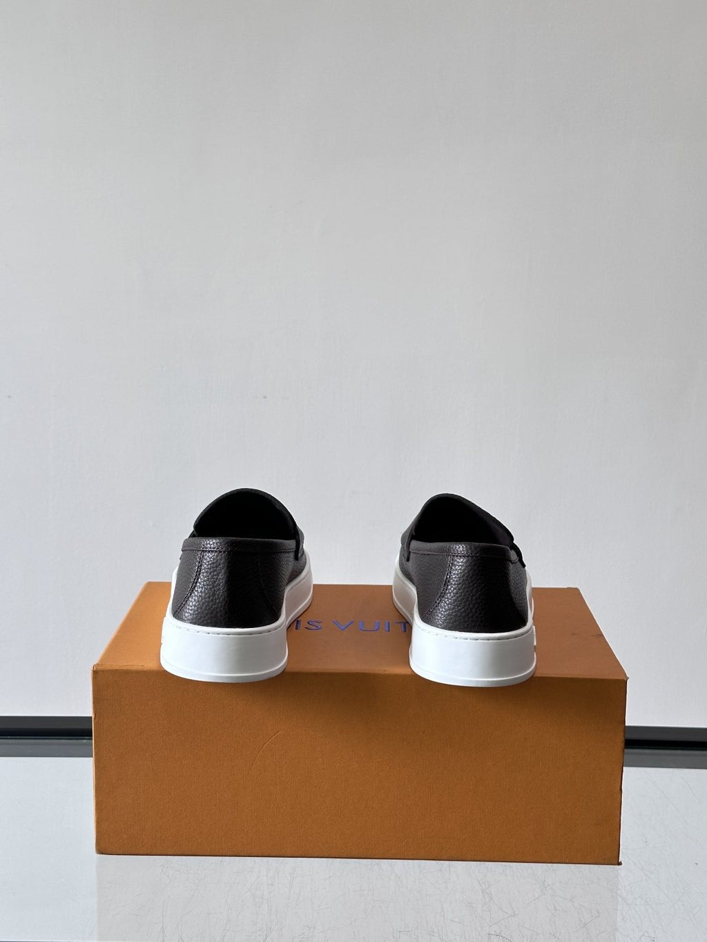 微商相册测试鞋子-Louis Vuitton Textured Platform Slip-On Loafers — side
