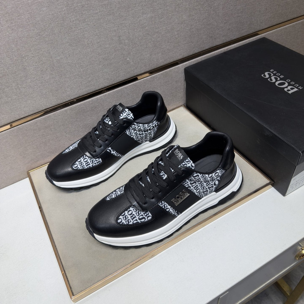 Hugo Boss Contrast-Panel Low-Top Sneakers — front