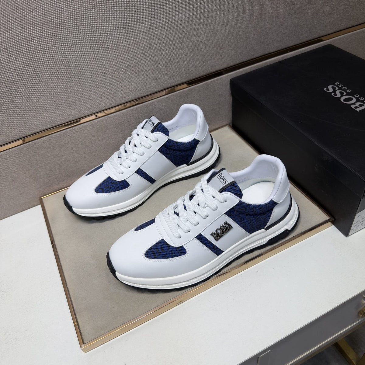 Hugo Boss Contrast-Panel Low-Top Sneakers — front