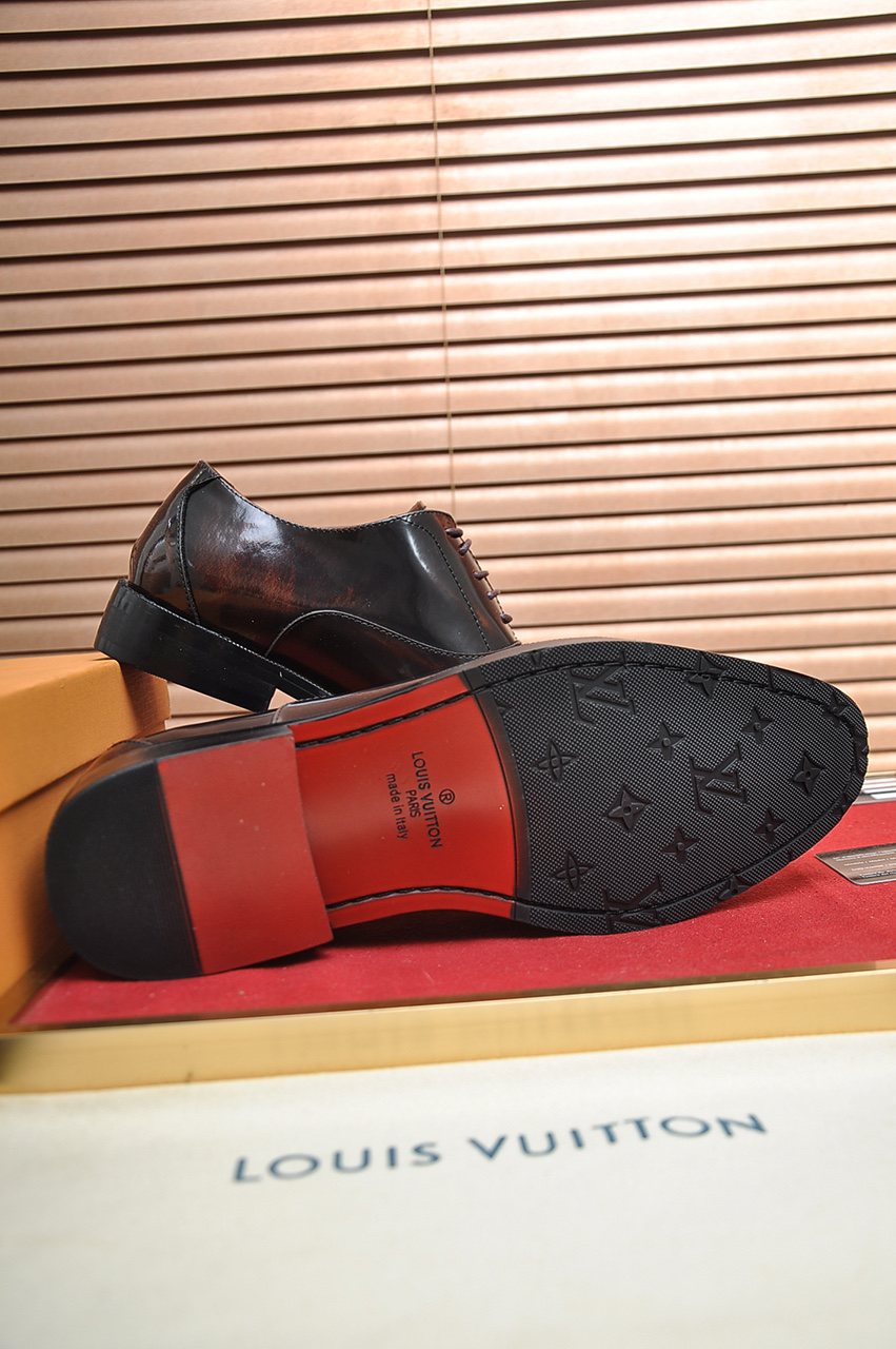Louis Vuitton Plain-Toe Lace-Up Dress Shoes — detail