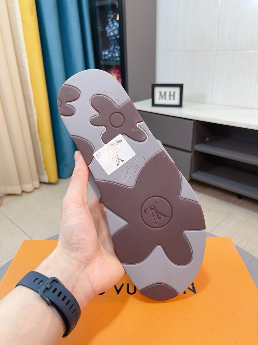 Louis Vuitton Logo-Pattern Slide Sandals — front