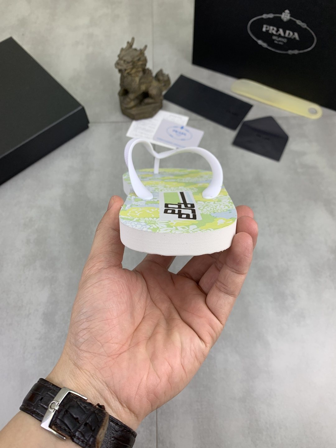 微商相册测试鞋子-Prada Floral Thong Flip-Flops — detail