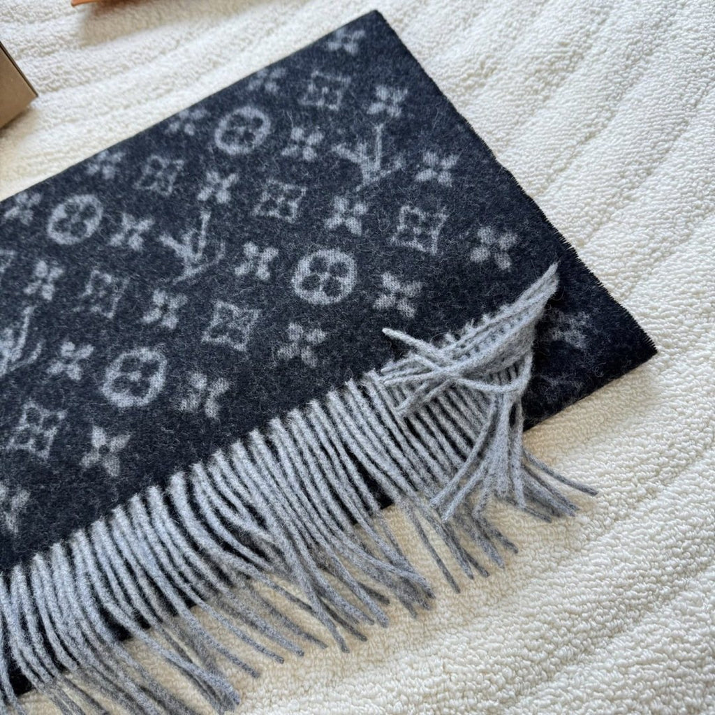 Louis Vuitton Reversible Monogram Fringed Scarf — detail