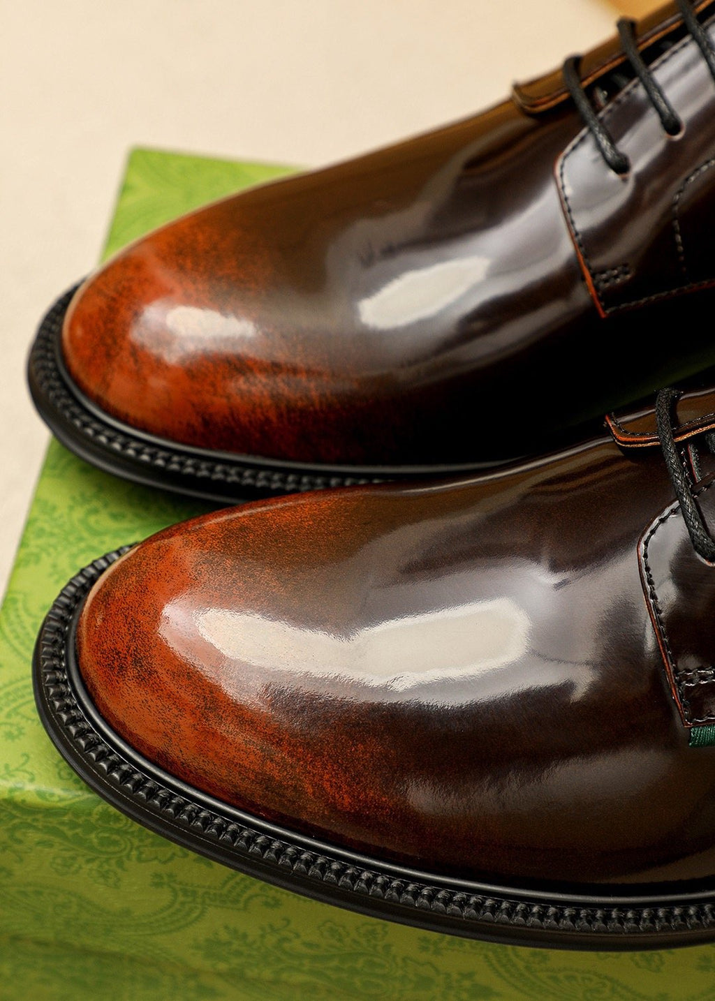GUCCI Stripe Lace-Up Dress Shoes — detail