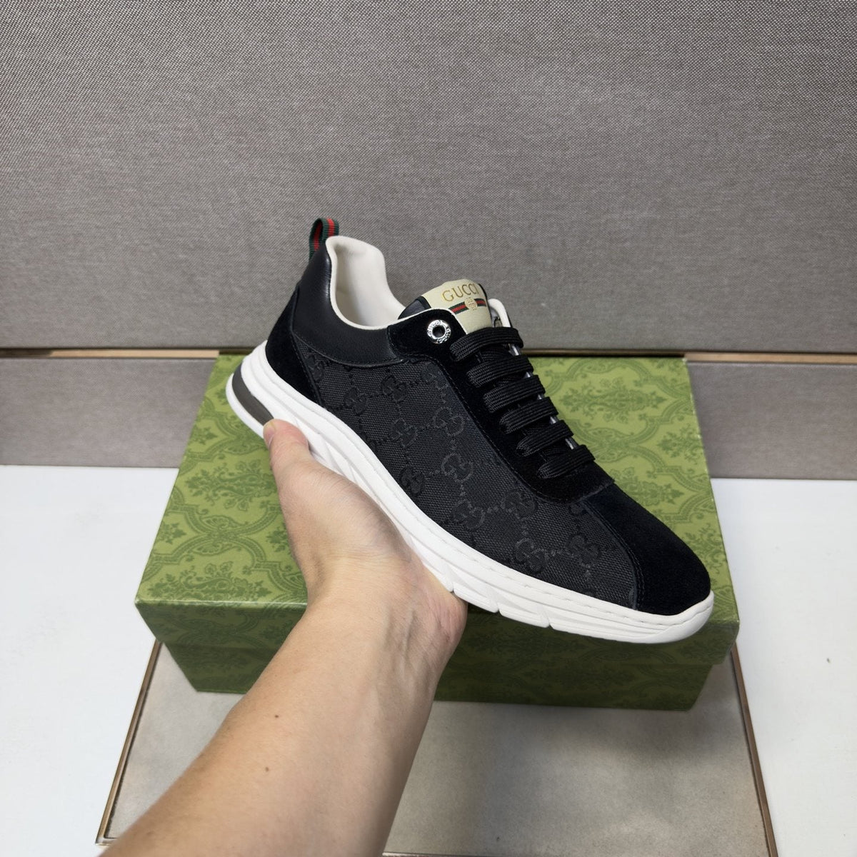 Gucci Patterned Low-Top Sneakers — model