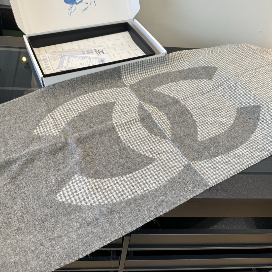 Chanel Houndstooth Fringed Scarf — detail