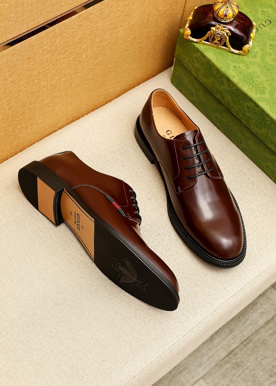 Gucci Stripe Lace-Up Dress Shoes — front
