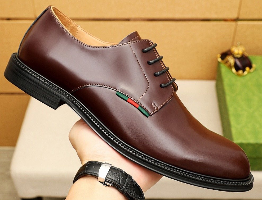 Gucci Stripe Lace-Up Dress Shoes — model