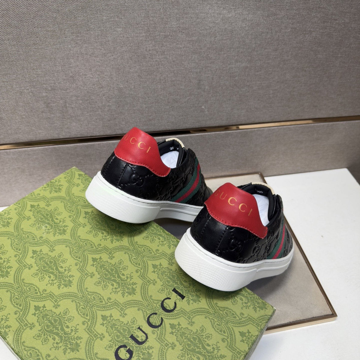 Gucci Green-Red Stripe Low-Top Sneakers — back