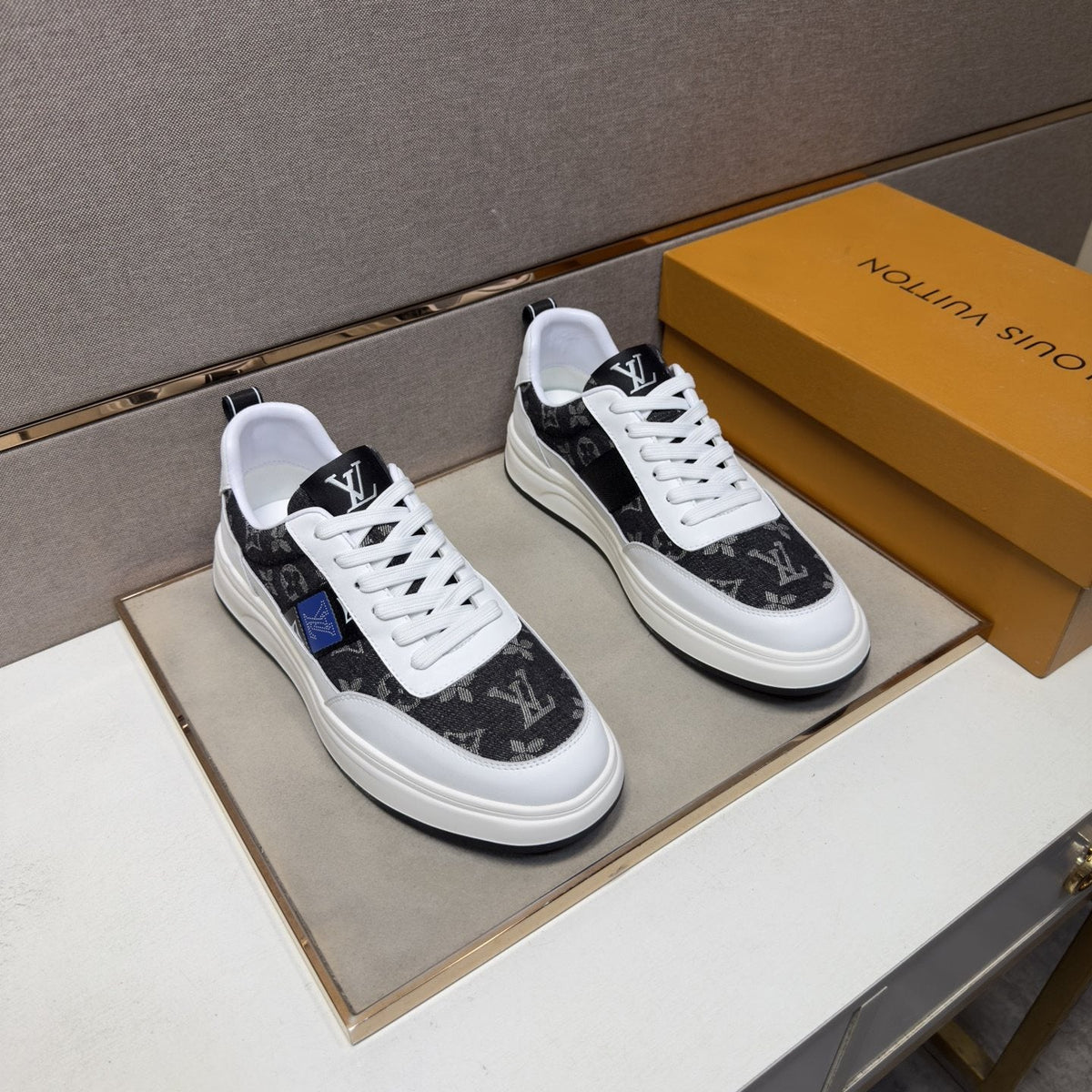 Louis Vuitton Patterned Low-Top Sneakers — front