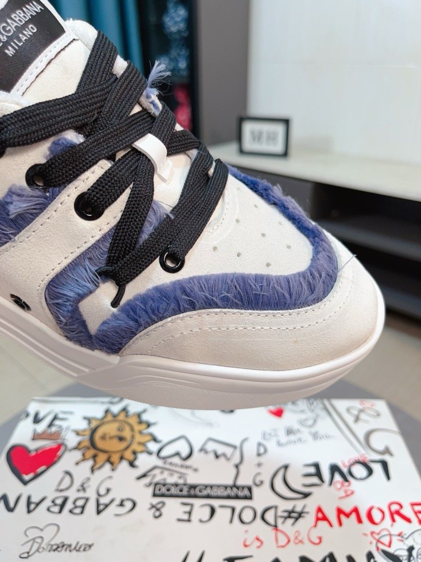 Dolce & Gabbana Contrast-Trim Low-Top Sneakers — detail