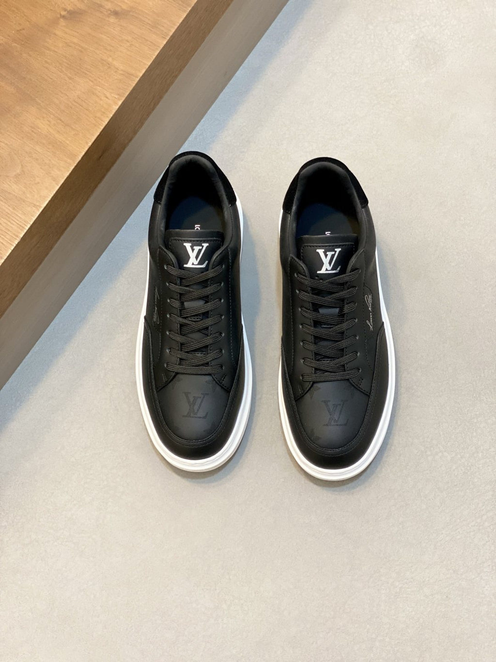 Louis Vuitton Patterned Low-Top Sneakers — front