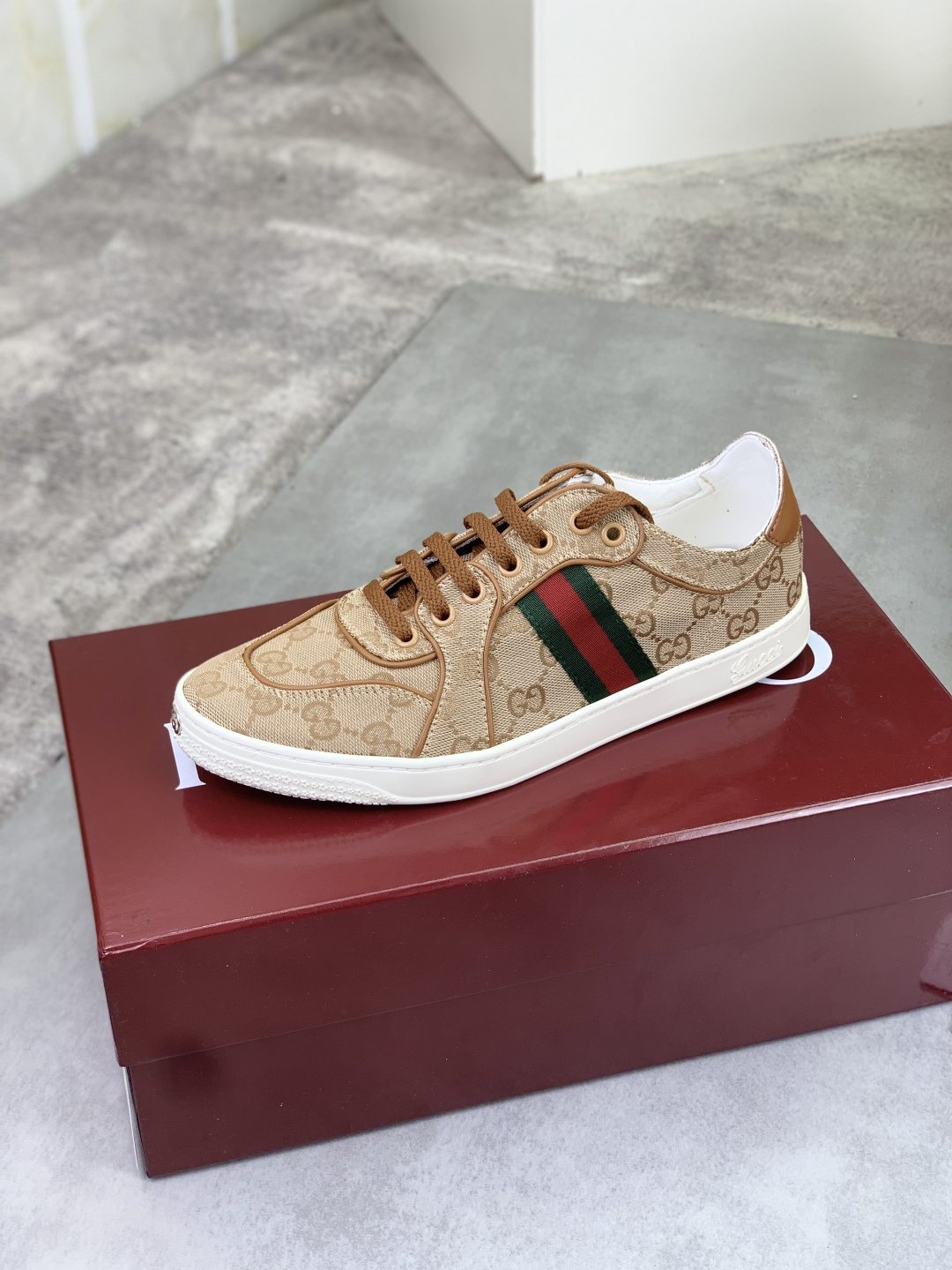 Gucci Low-Top Sneakers with Green and Red Side Stripes — side