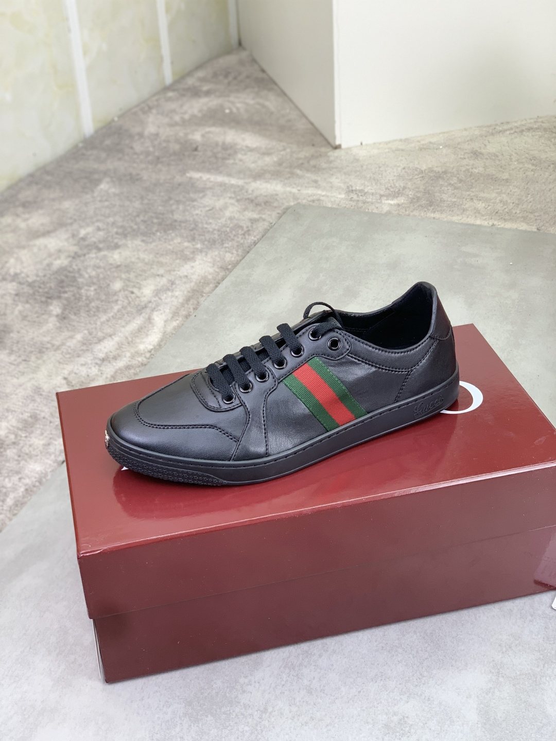 Gucci Low-Top Sneakers with Green and Red Side Stripes — side