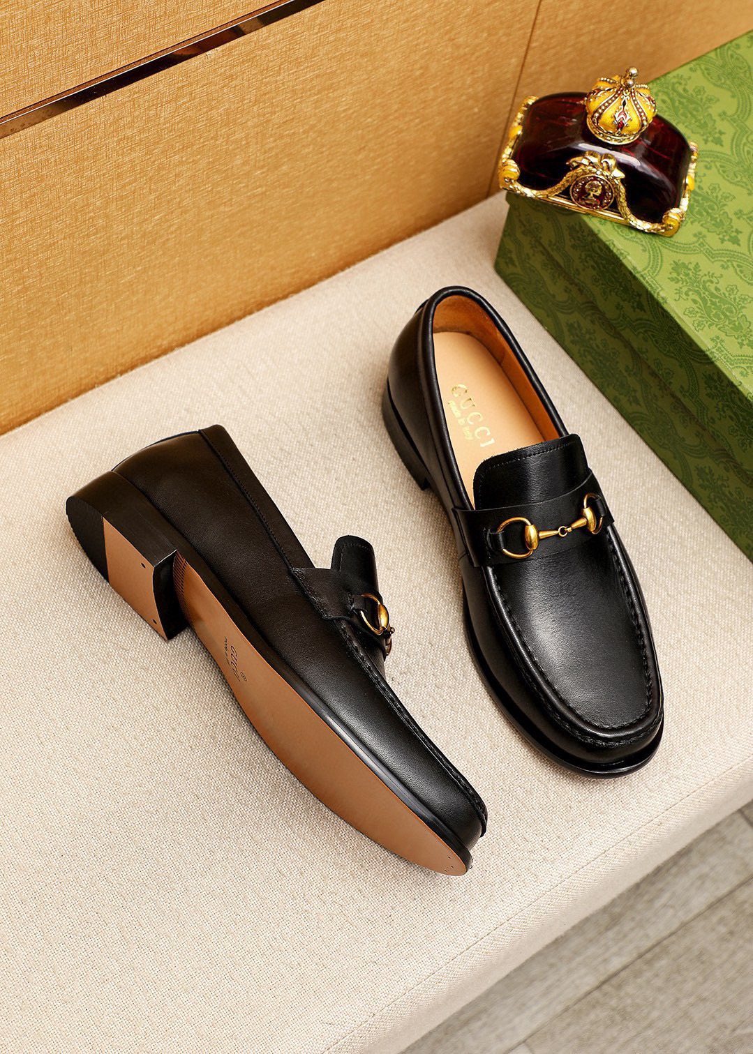 GUCCI Leather Horsebit Loafers — hero