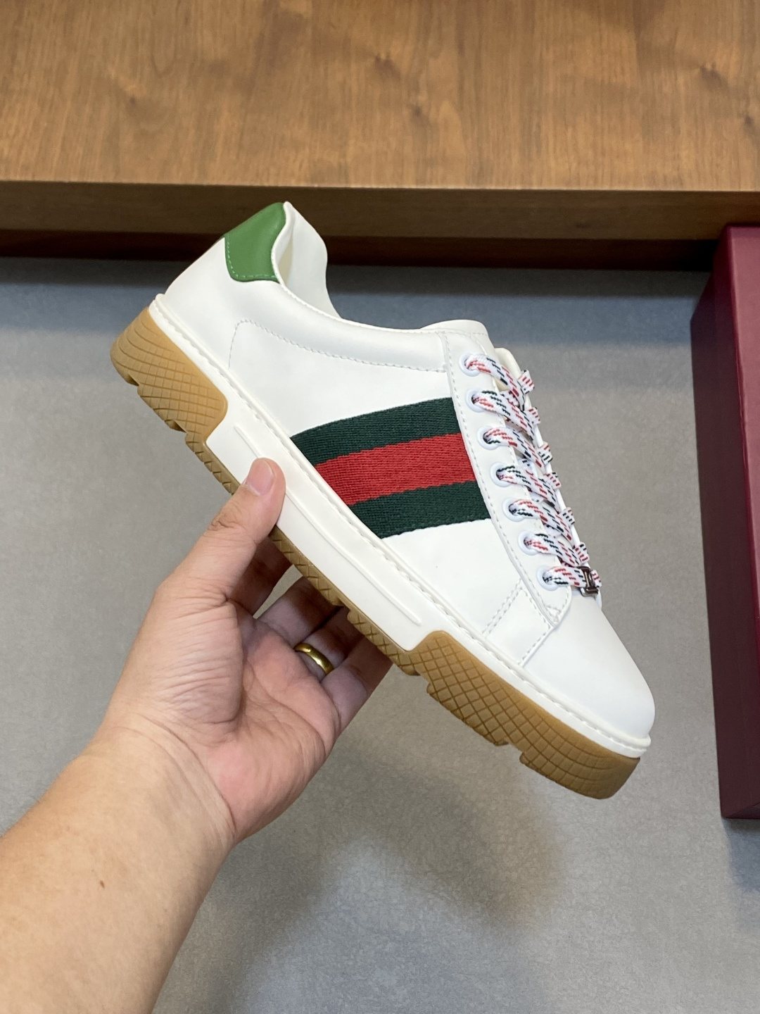 Gucci Stripe Low-Top Sneakers — model