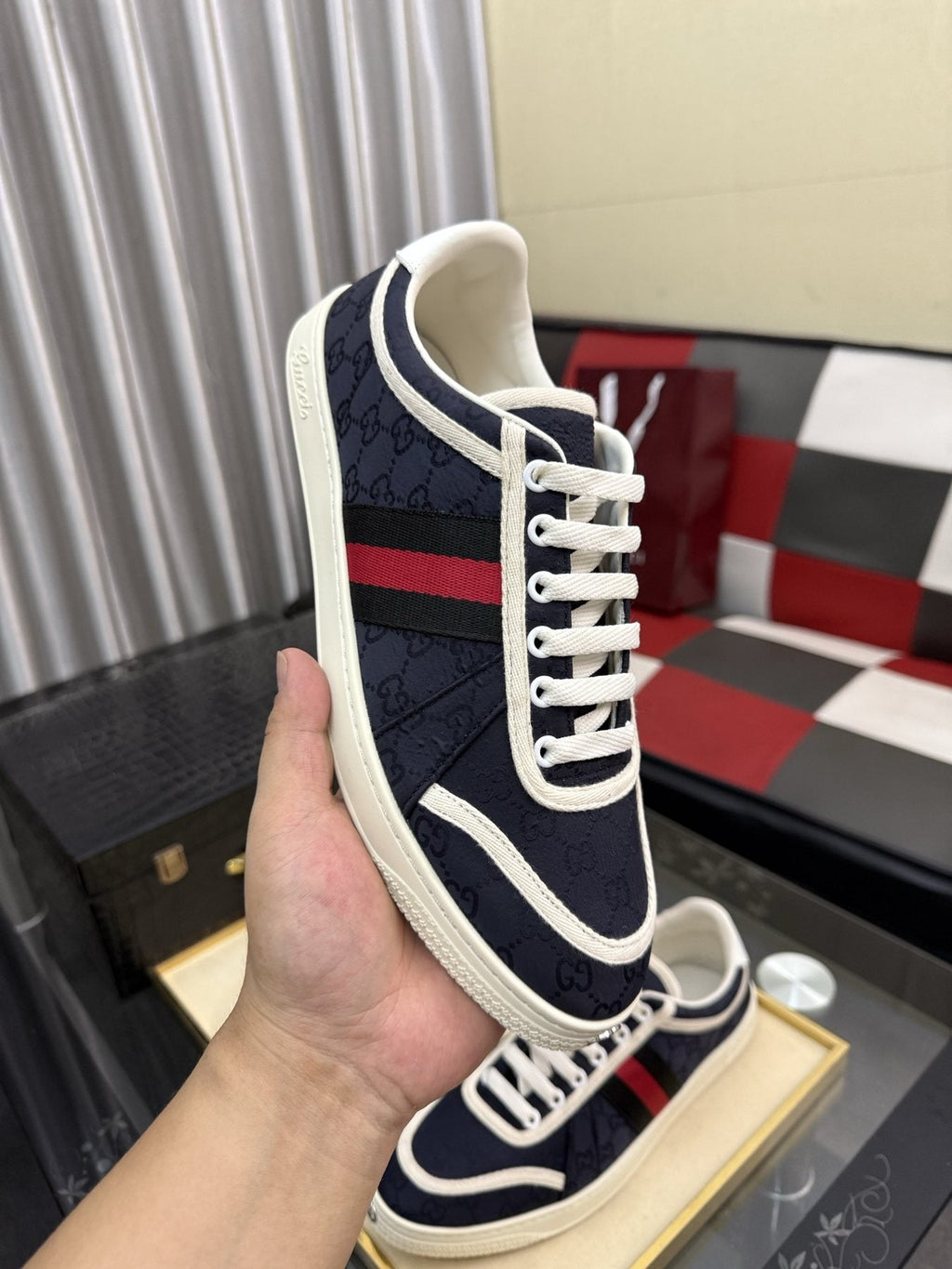 Gucci Striped Low-Top Sneakers — model
