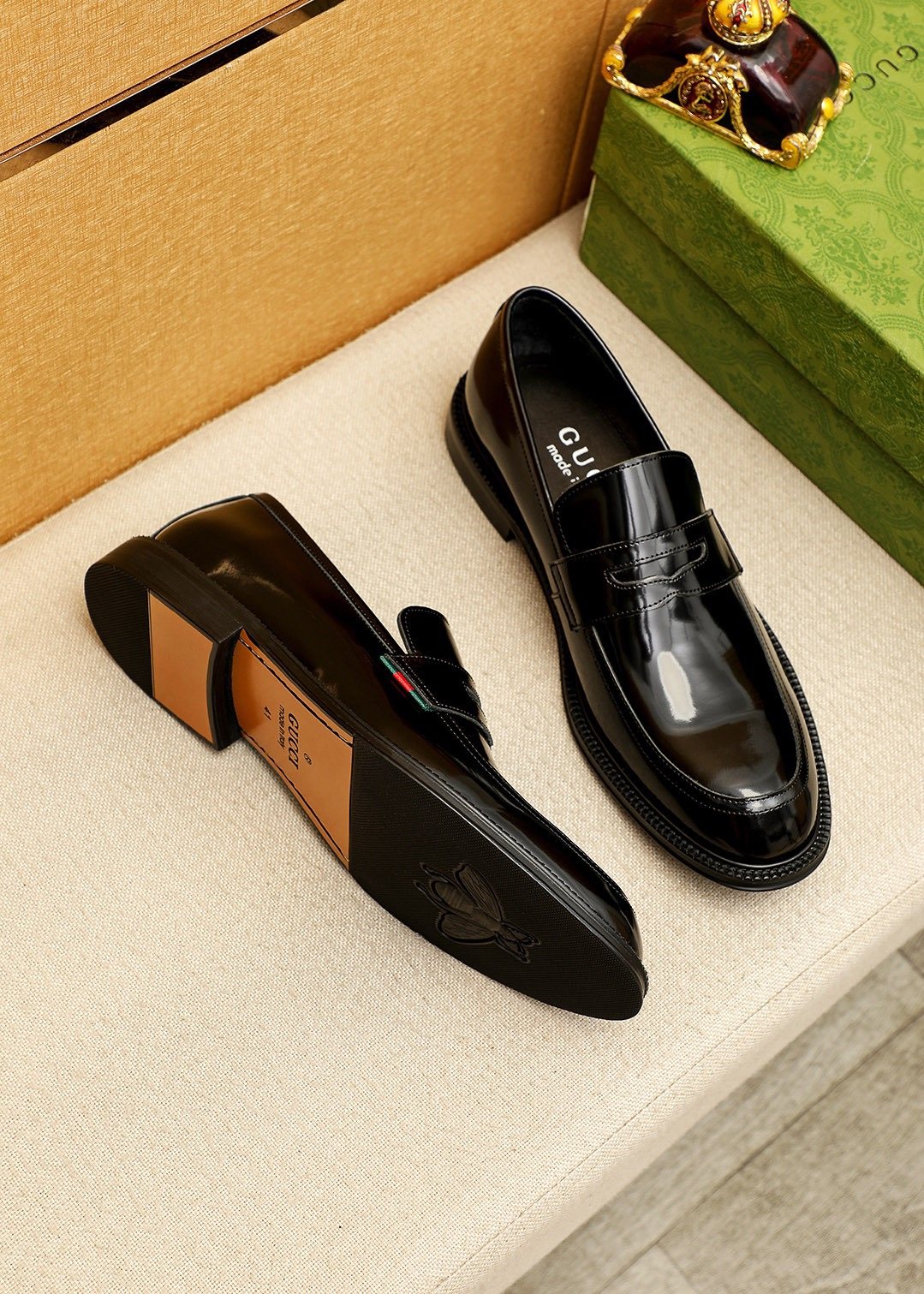 GUCCI Glossy Strap Loafers — side