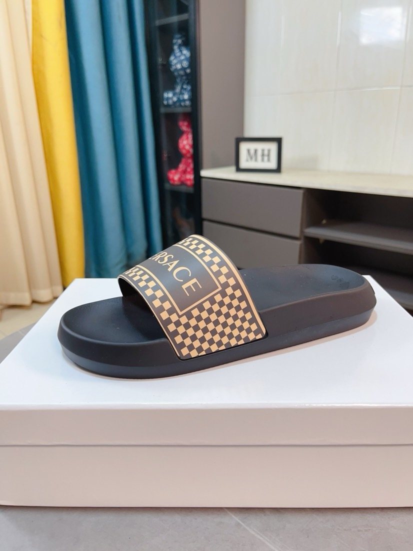 微商相册测试鞋子-Versace Patterned Slide Sandals — side