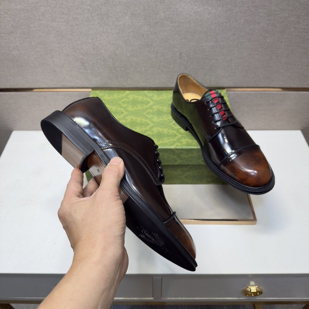 Gucci Men's Stripe-Accent Lace-Up Dress Shoes — front