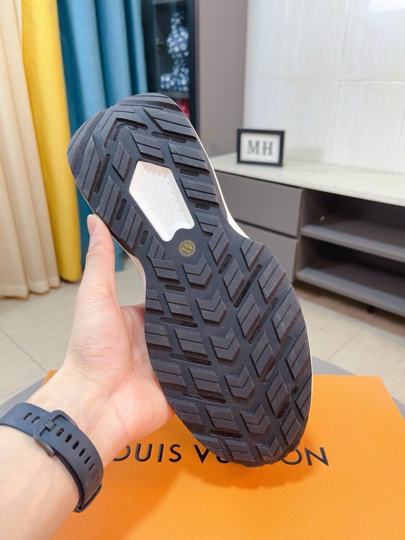 Louis Vuitton Patterned Low-Top Sneakers — detail