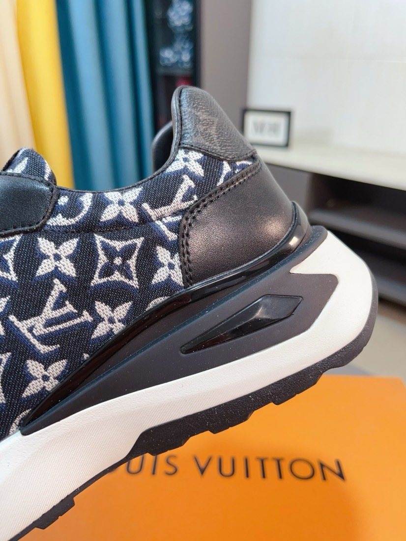 Louis Vuitton Patterned Low-Top Sneakers — detail