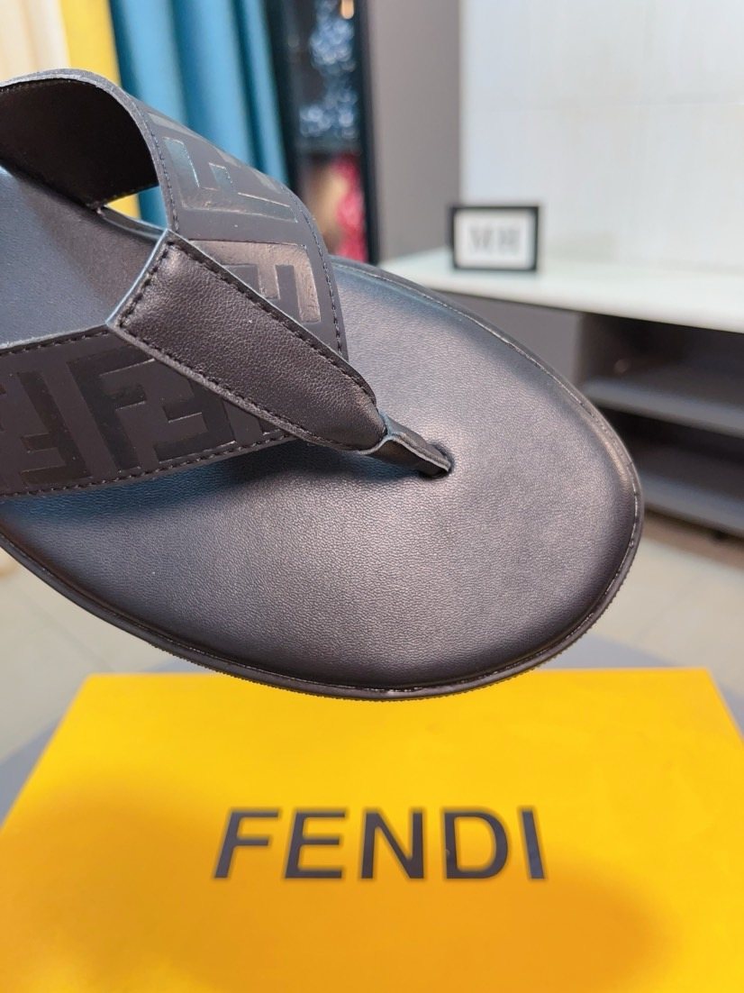 Fendi FF-Pattern Thong Sandals — detail