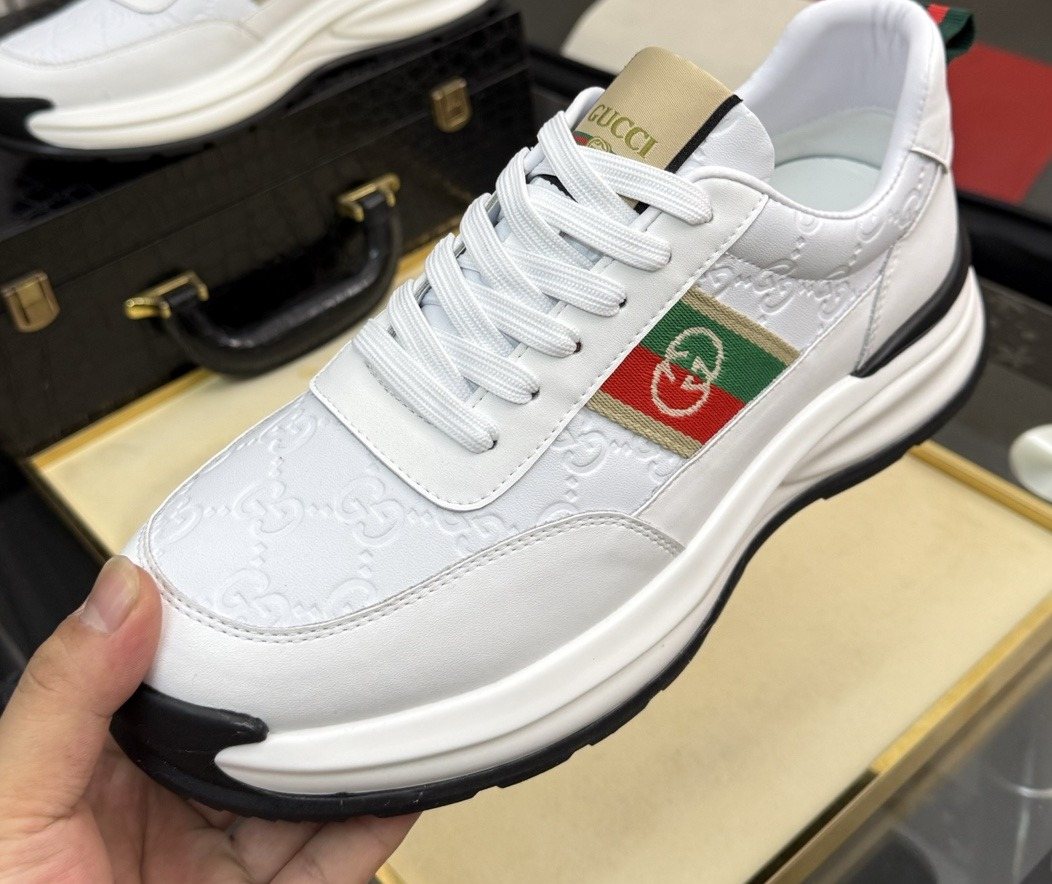 Gucci Green and Red Stripe Low-Top Sneakers — front