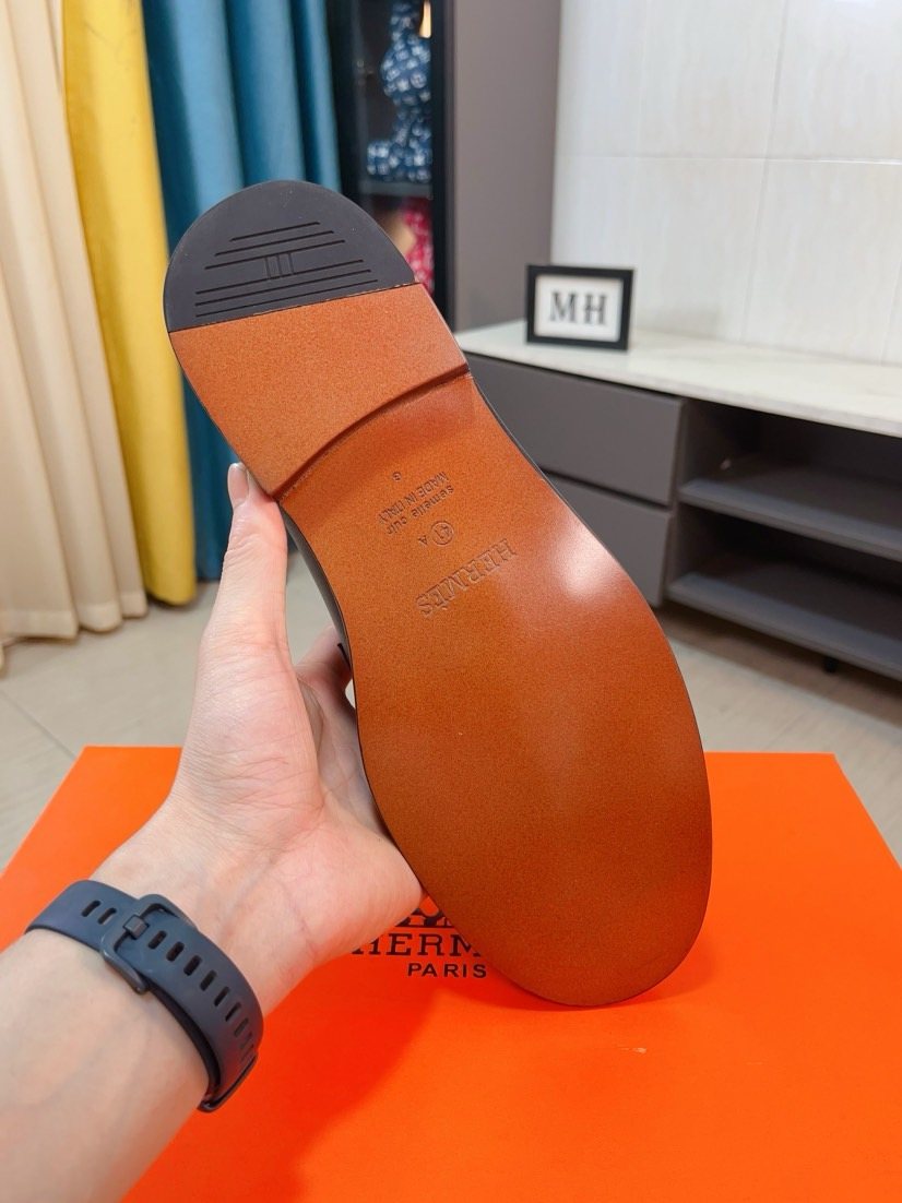 Hermès Textured Contrast-Trim Loafers — detail