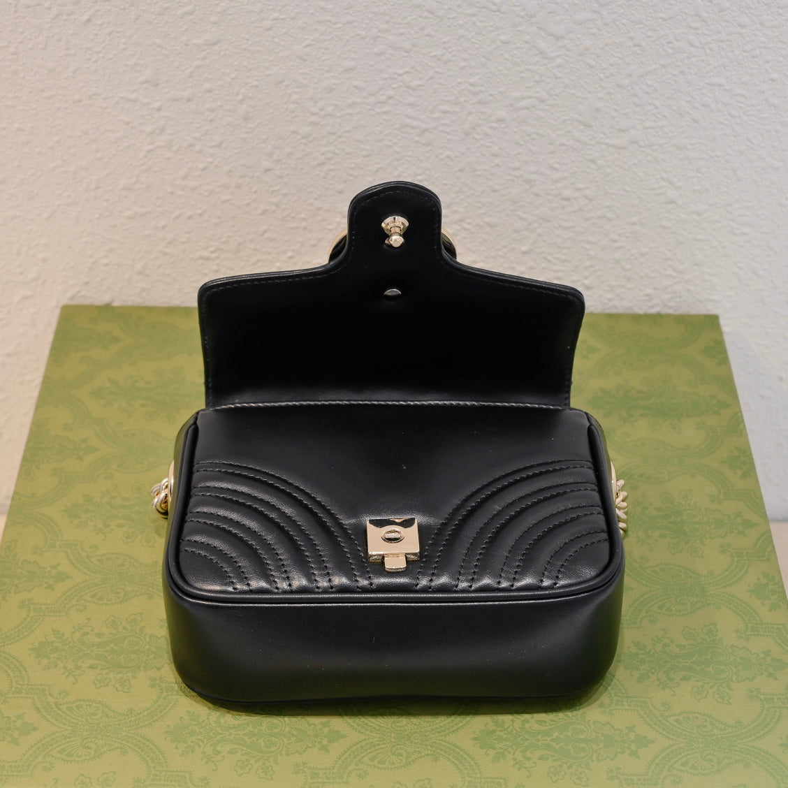 Gucci GG Marmont Mini Top Handle Bag – 811238