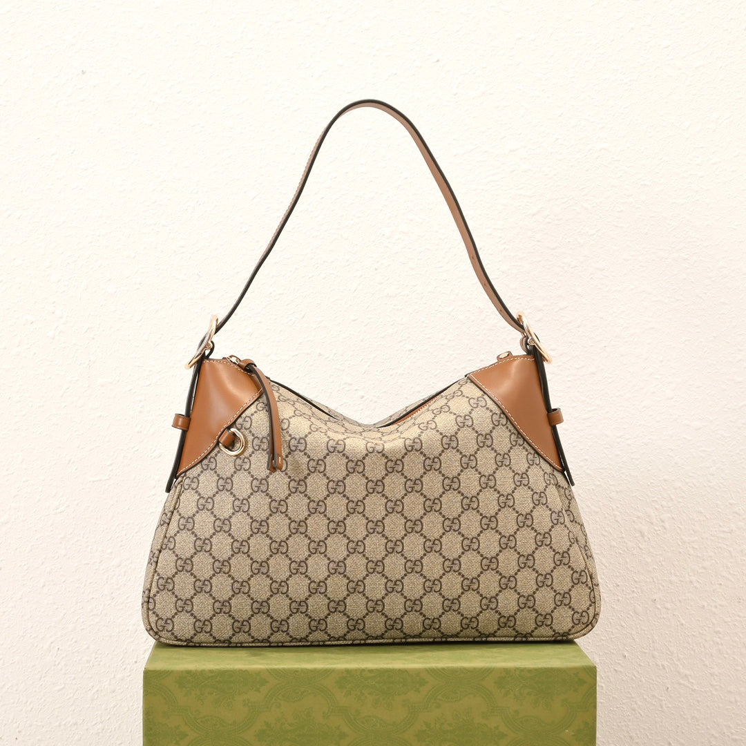 Gucci Emblem Medium Zip Tote Bag – 815217