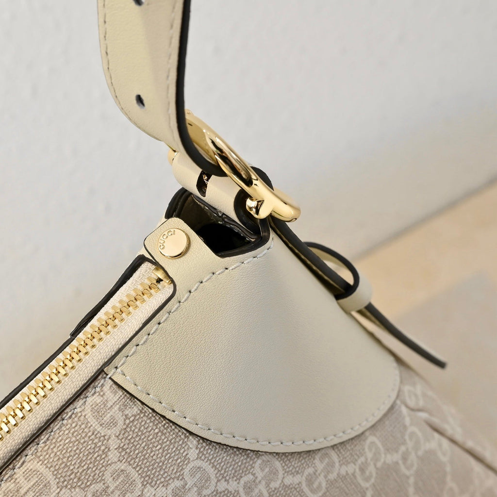 Gucci Emblem Medium Zip Tote Bag – 815217