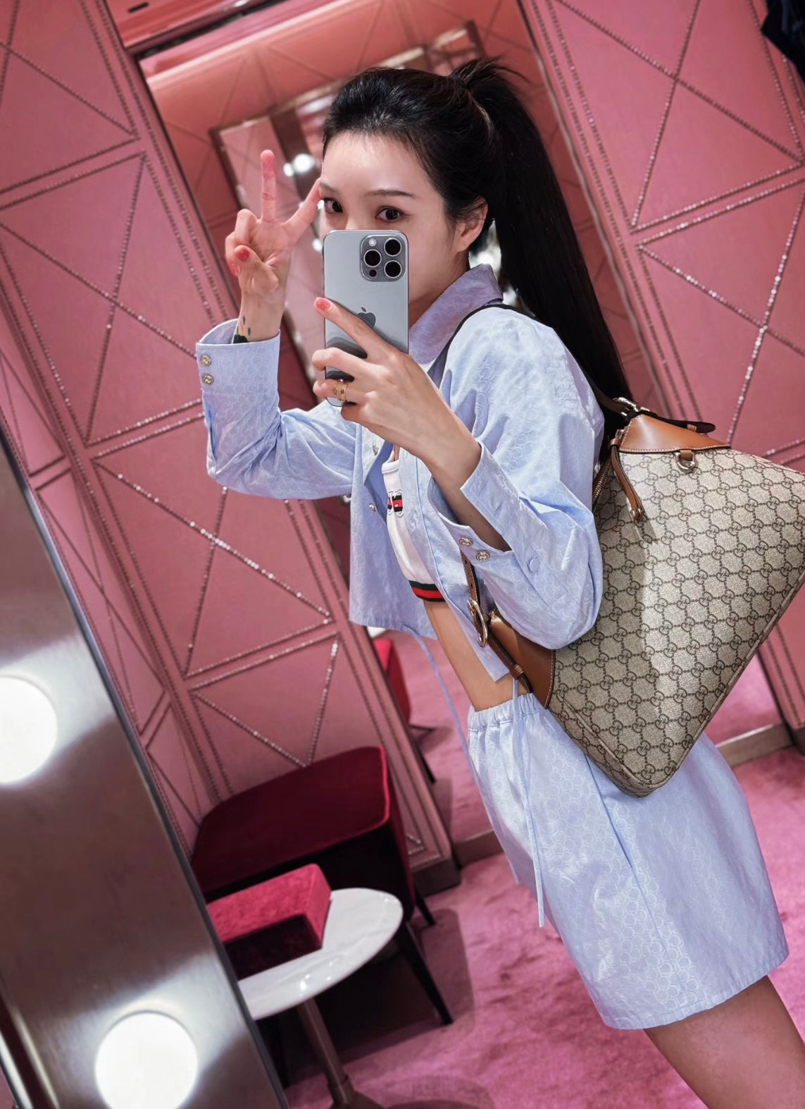 Gucci Emblem Medium Zip Tote Bag – 815217